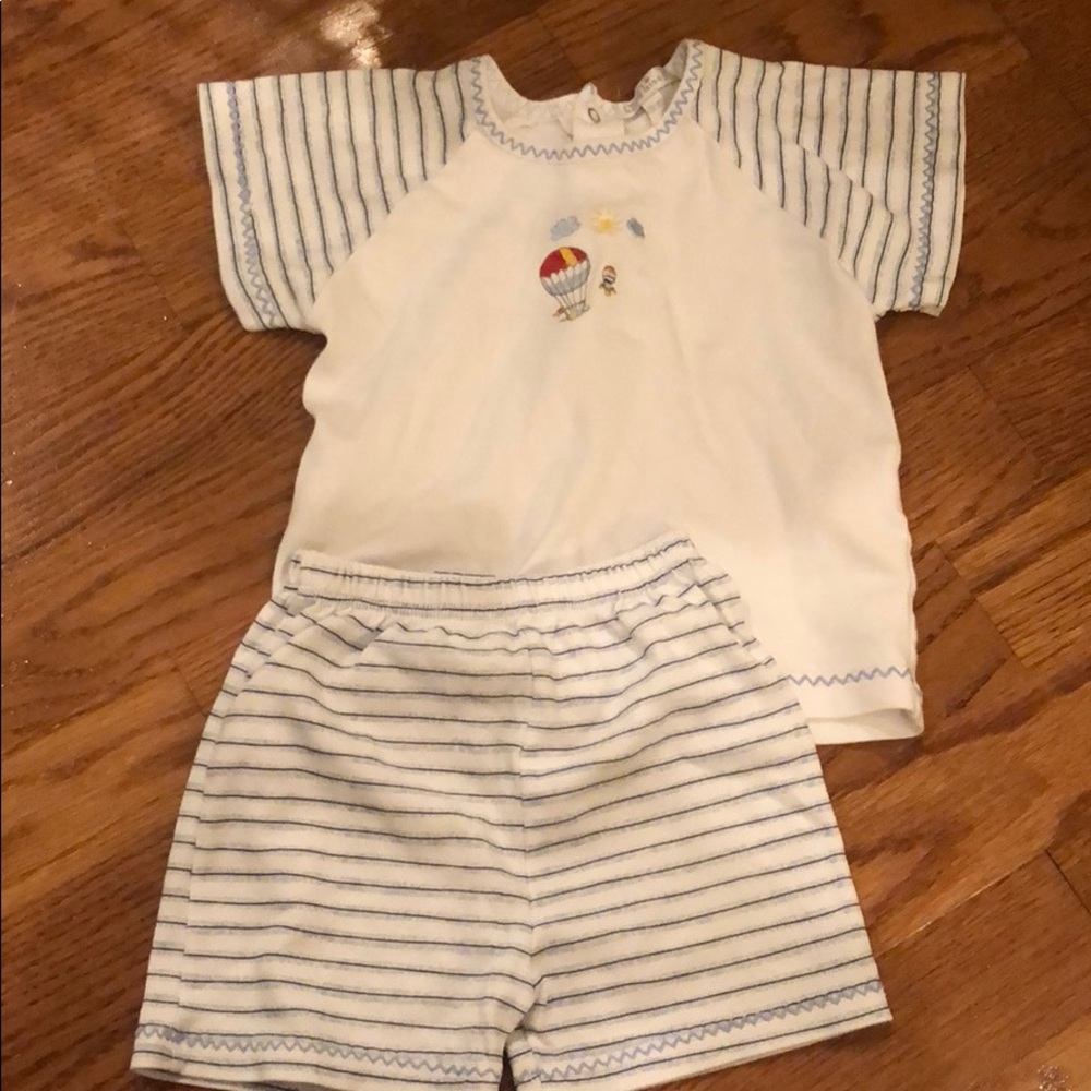 Kissy kissy adorable 9-12 month short set! EUC